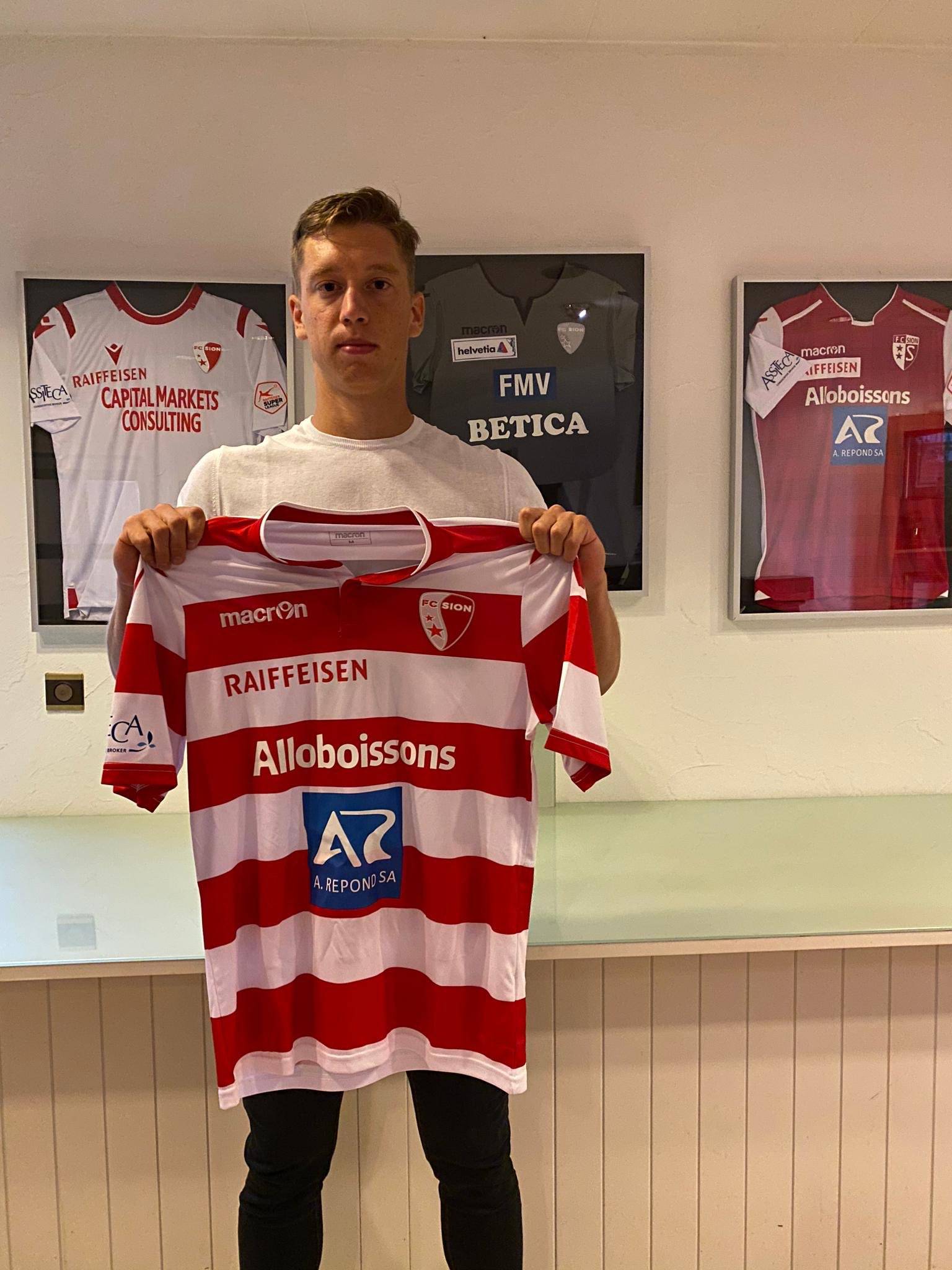 意大利杯今晨走向成谜；深圳男篮官宣签约；话题不断；高层口径保持一致的简单介绍