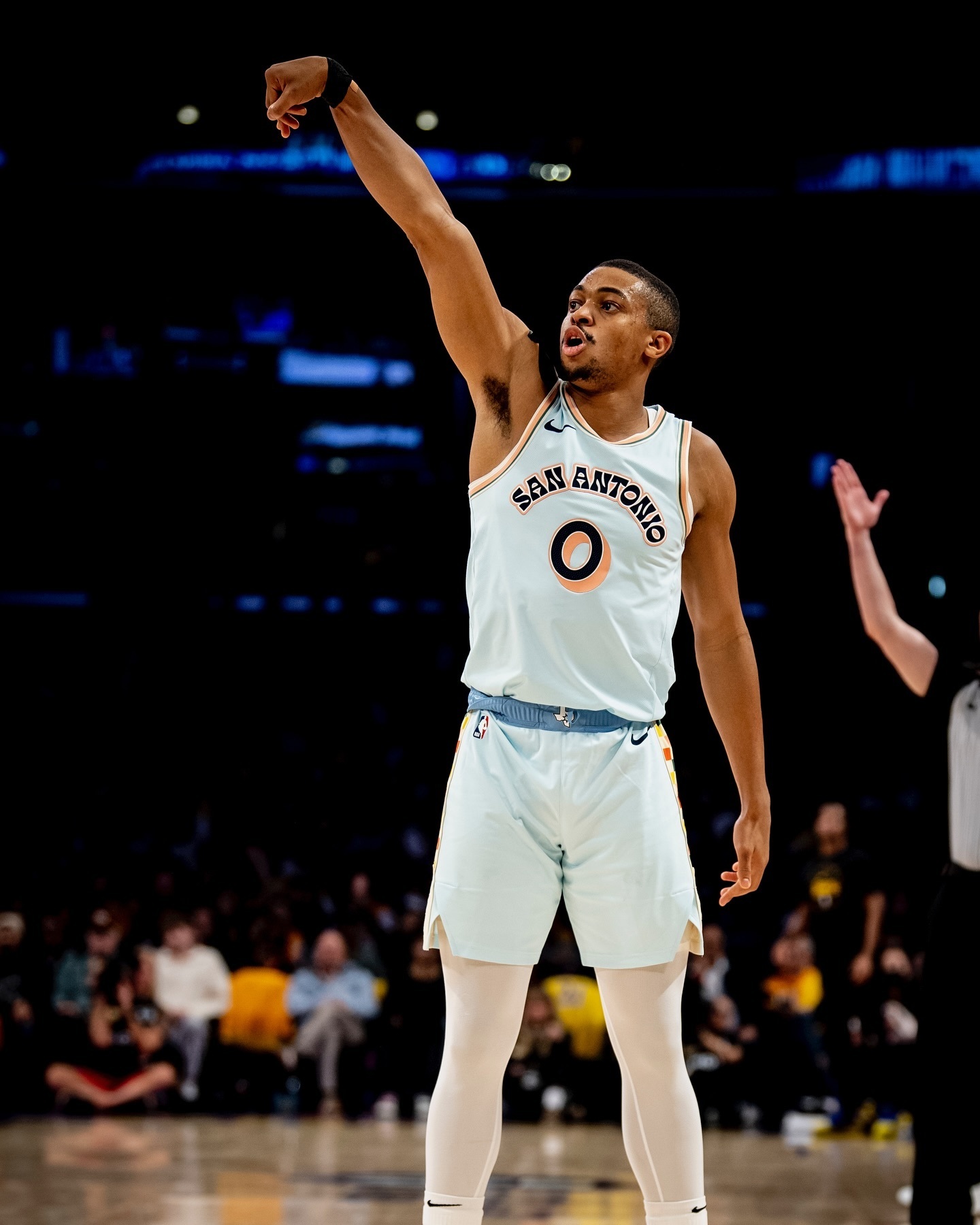 亚博体育app-包含冲刺阶段圣安东尼奥马刺调整名单以备NBA季后赛，远射贴柱环节打磨，更衣室稳定，赛程密集仍需轮换的词条-亚博体育app